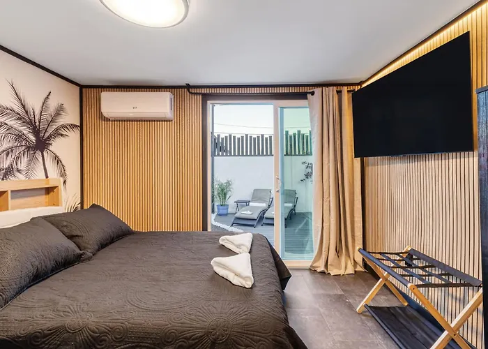 Luxury Downtown With Villa *
